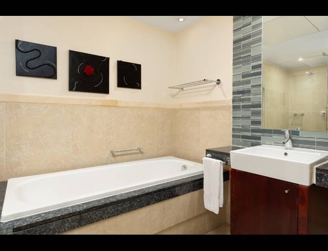 1 BEDROOM APARTMENT FOR SALE IN CAPE TOWN CITY CENTRE